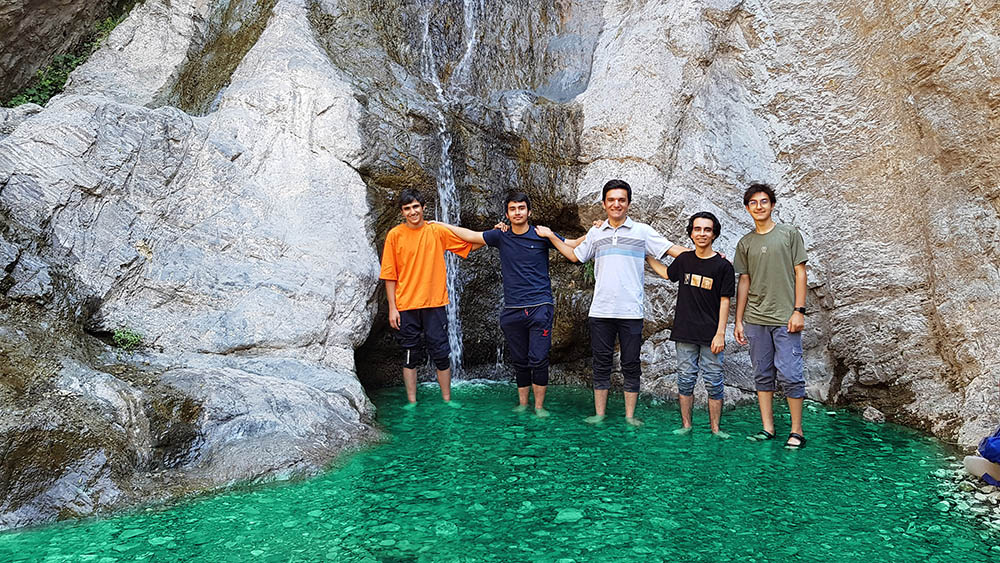 اردوی تفریحی روستای رندان و طبیعت گردی آبشار رندان در دبیرستان دانشگاه صنعتی شریف