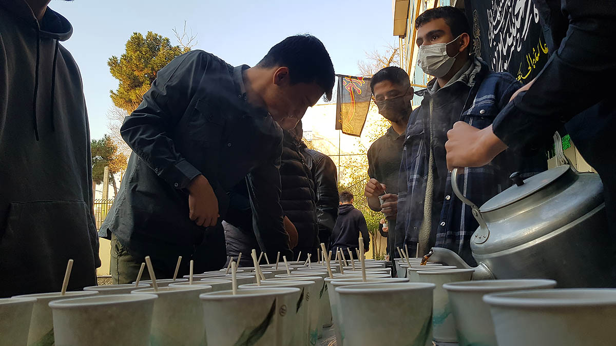 برپایی موکب ایام فاطمیه در دبیرستان شریف ، پذیرایی چای ، افشاری