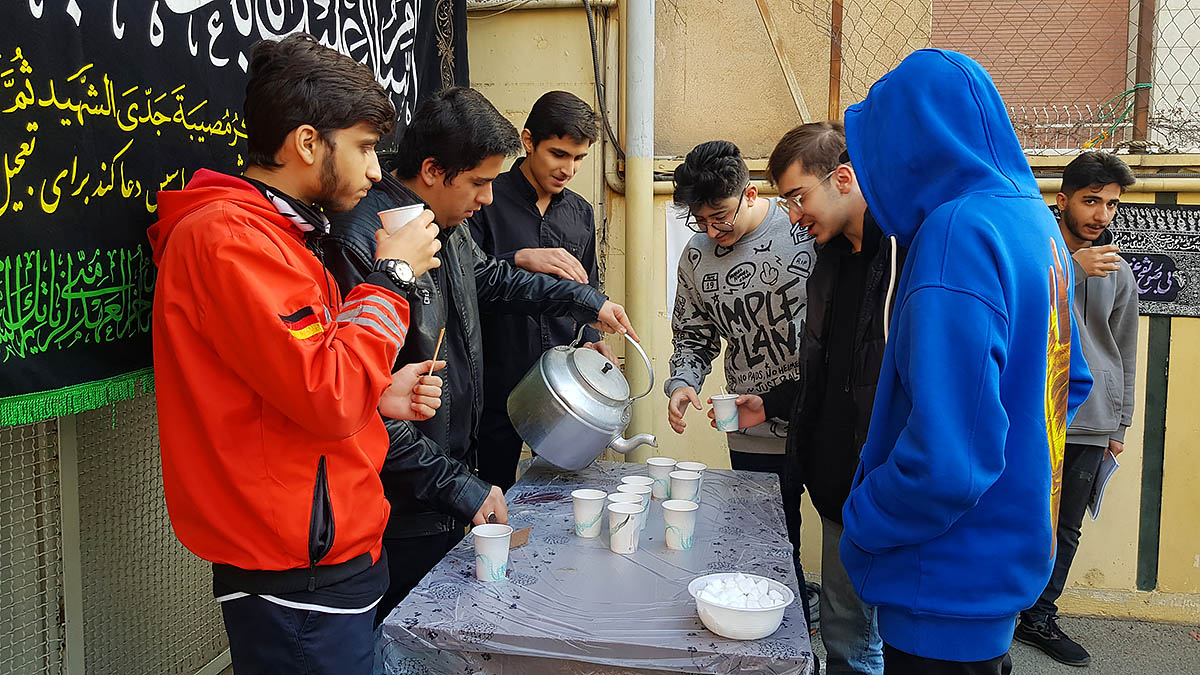 برپایی موکب ایام فاطمیه در دبیرستان شریف ، پذیرایی چای ، شرعی ، بدخشان