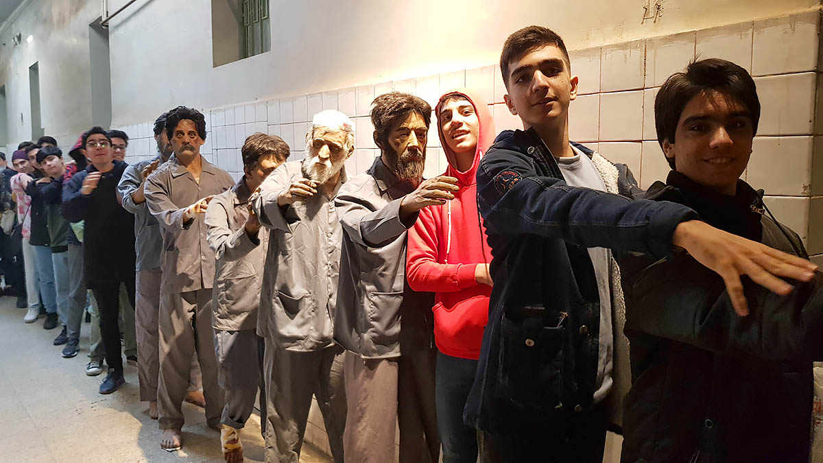 اردوی بازدید از موزه عبرت دانش آموزان دبیرستان شریف